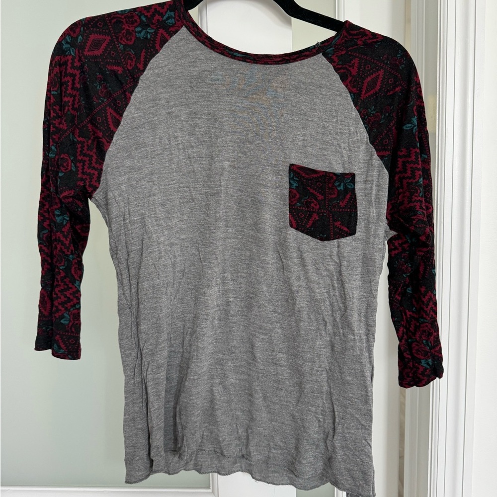 3/4 sleeve pattern shirt